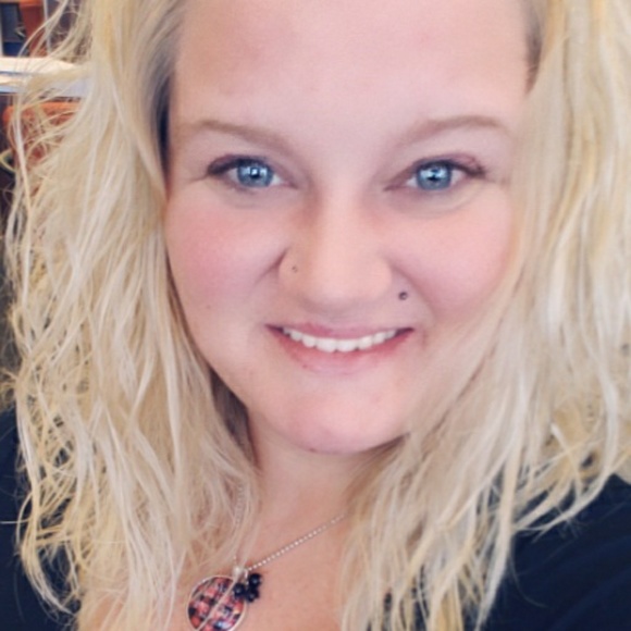 Meet your Posher, Brandi - Picture 2 of 4